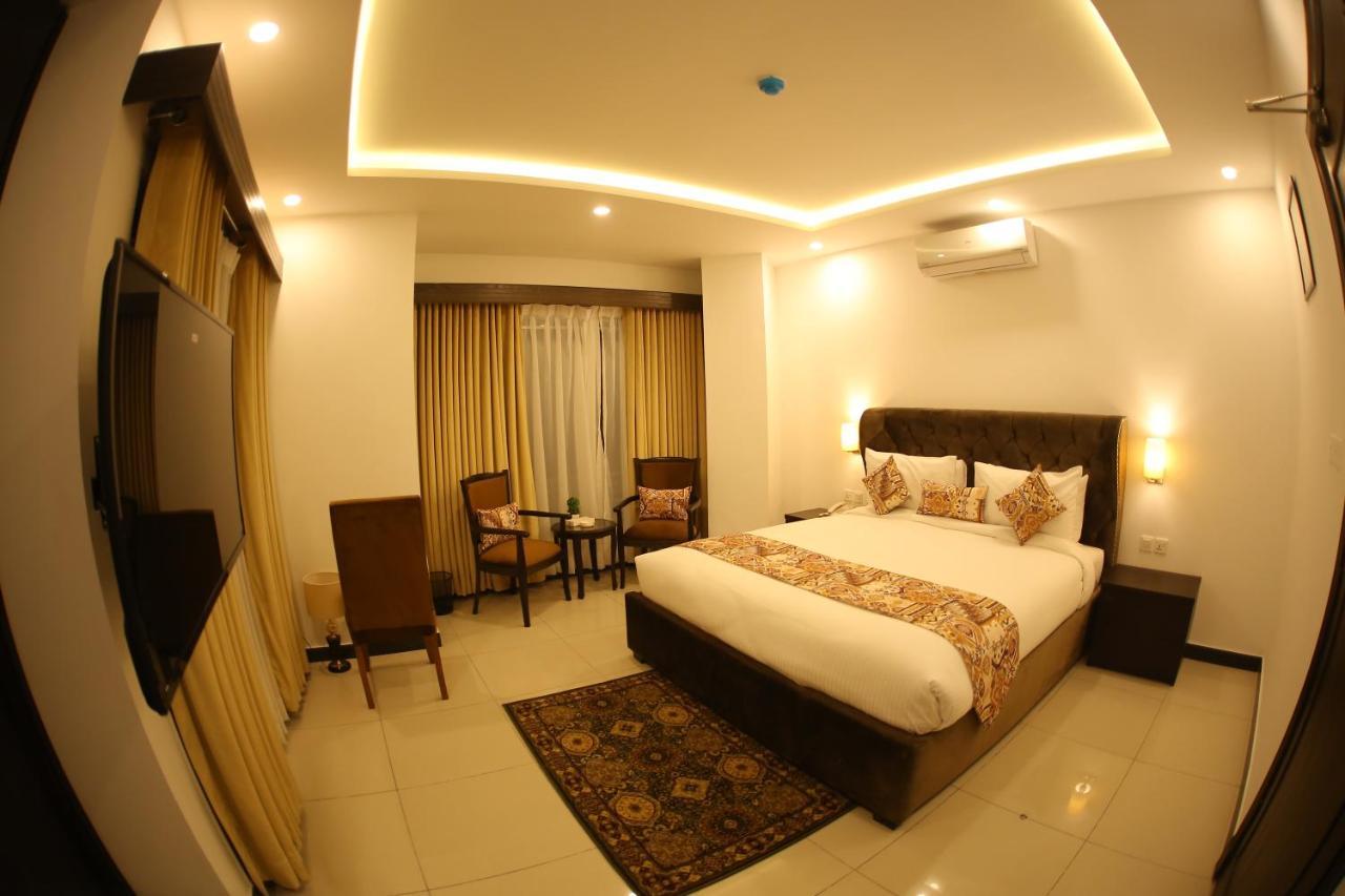 Grand Mongolia Hotel Rawalpindi Bagian luar foto