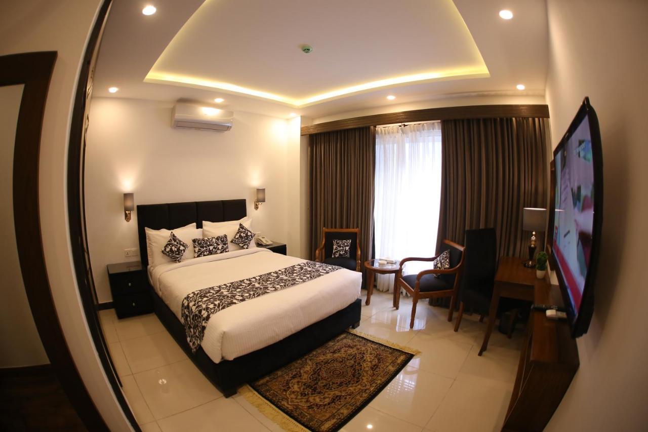 Grand Mongolia Hotel Rawalpindi Bagian luar foto